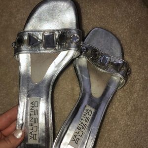 Valentina Pusso Silver small heels, size 7M.